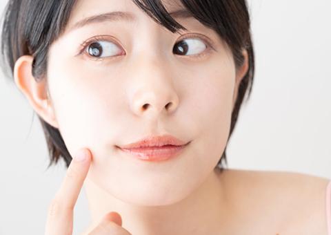 スキンボトックスは毛穴やニキビに効く？効果やダウンタイムを解説