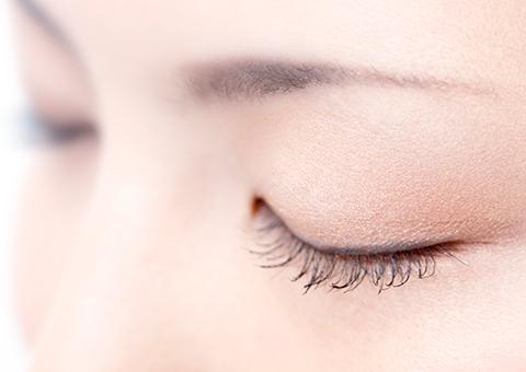 上まぶたのたるみとは？｜症状・原因・セルフチェックと治療の選び方