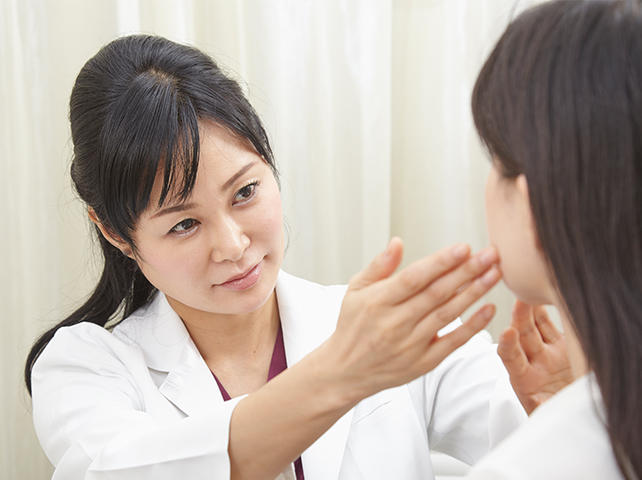 朽木医師：施術風景