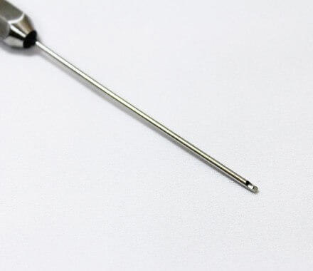 脂肪注入による豊胸で使用する注入器のイメージ